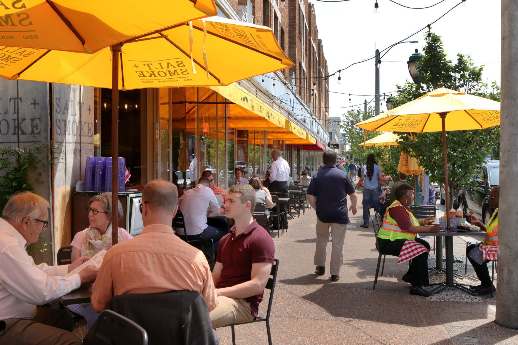 Outdoor dining in St. Louis